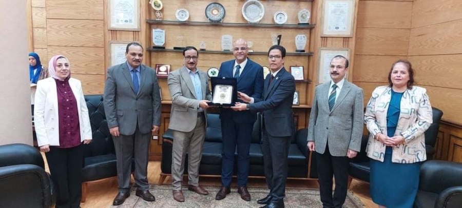 Benha University Board honors Benha Faculty of Engineering Dean After reaching Retirement Age