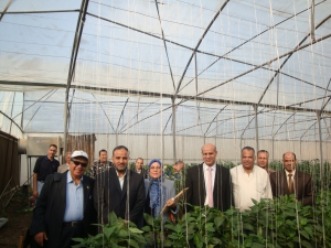 وفد من معهد بحوث البساتين