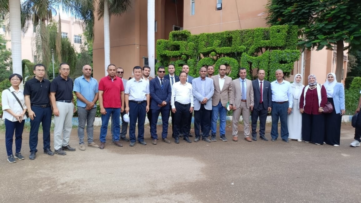 اليوم العلمي المصري – الصيني حول الابتكار الزراعي بكلية الزراعة